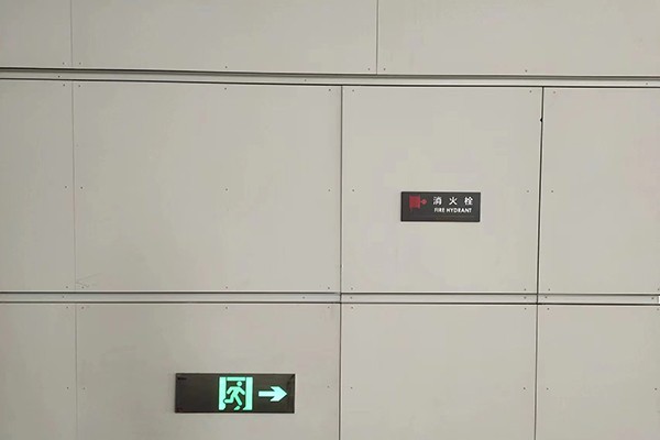 智能疏散系統(tǒng)如何提供實(shí)時反饋和警報？